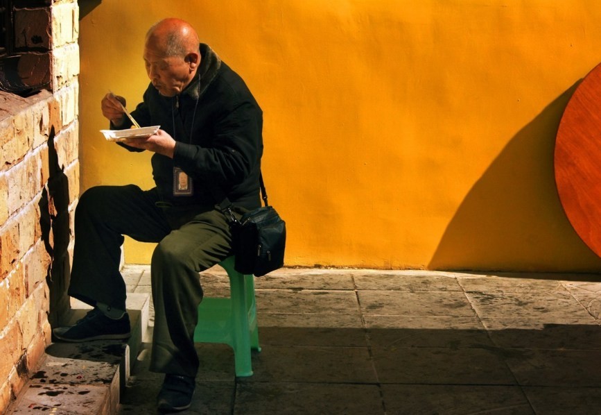 她做了3年助浴师,见过上百个“奇异躯体”,称有人在沐浴中去世