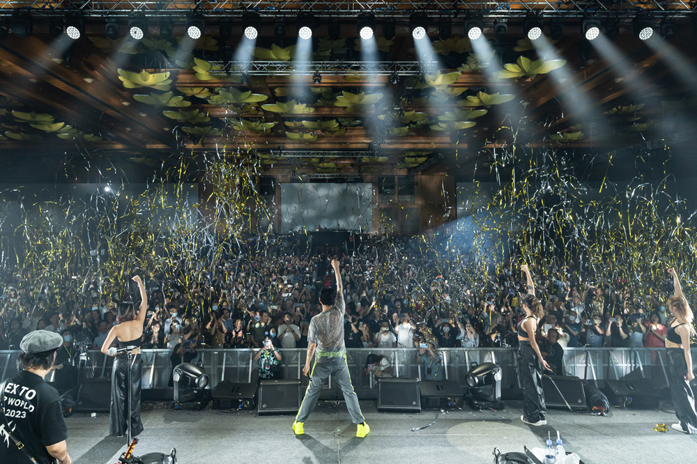 杜德伟登台,杜德伟演唱会经典场面