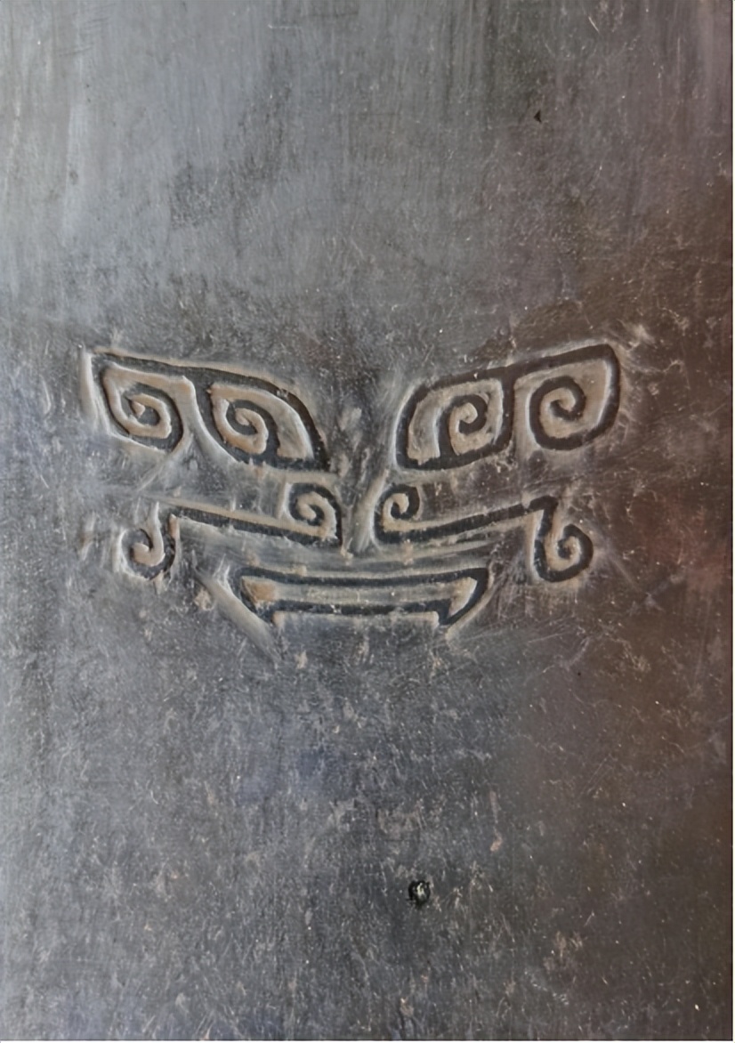 民间收藏的古蜀玉璧图片,馆藏老玉紫水晶玉琮