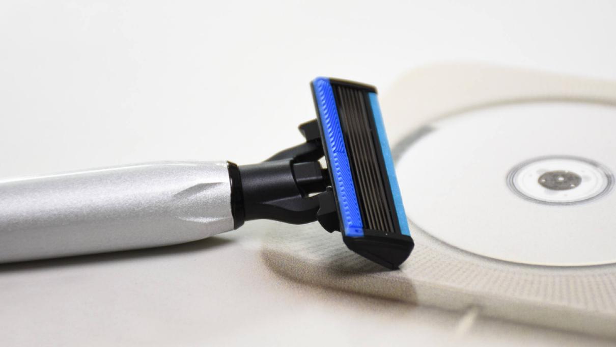 焕醒星洞小飞碟手动剃须刀：520送心仪男生好物！