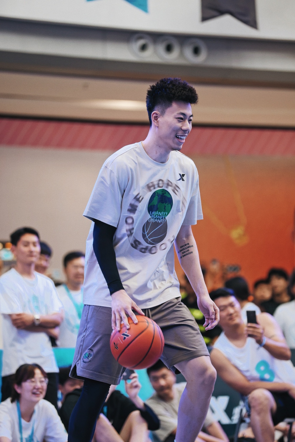 林书豪张镇麟现身野球场,张镇麟林书豪在成都