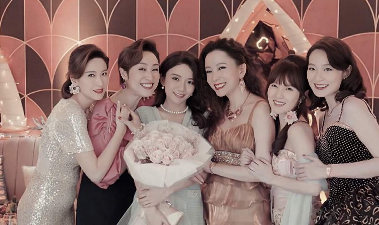 TVB知名女星不慎露底走光，新剧演*底卧**妩媚动人，戏份少变配角