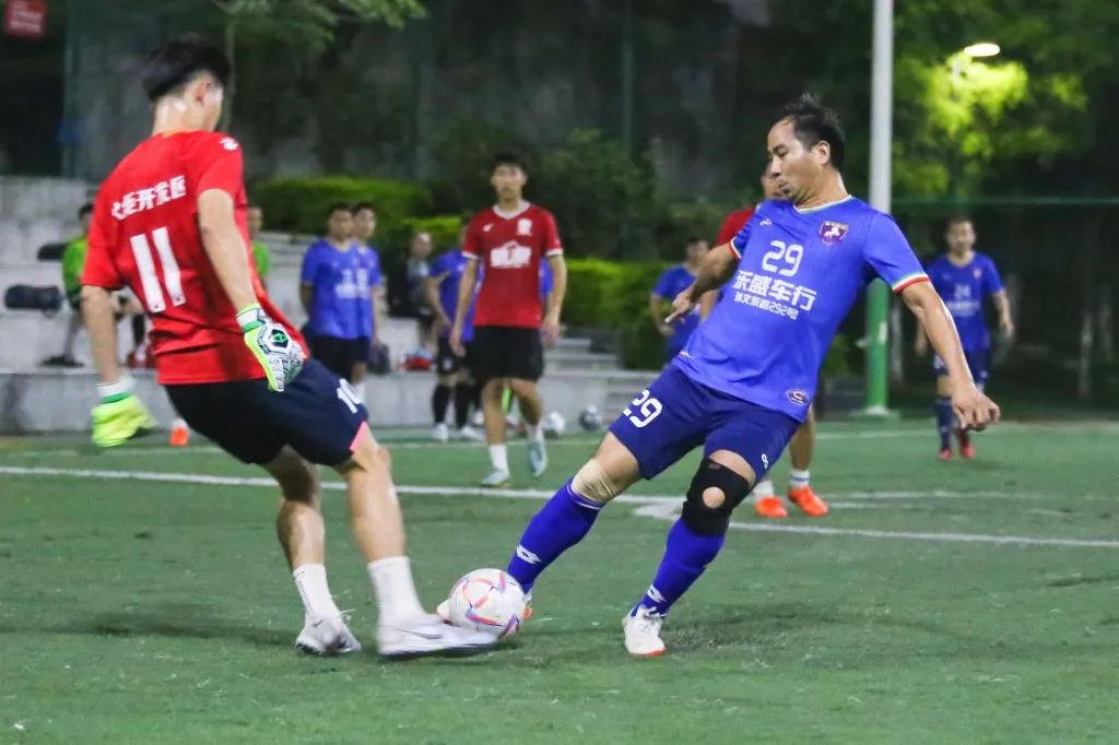 品神湾菠萝，享快乐足球！中山市第二届菠萝公益杯足球赛精彩刺激