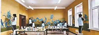 学生用浮雕壁画再现千里江山图,学生教室绘制千里江山图