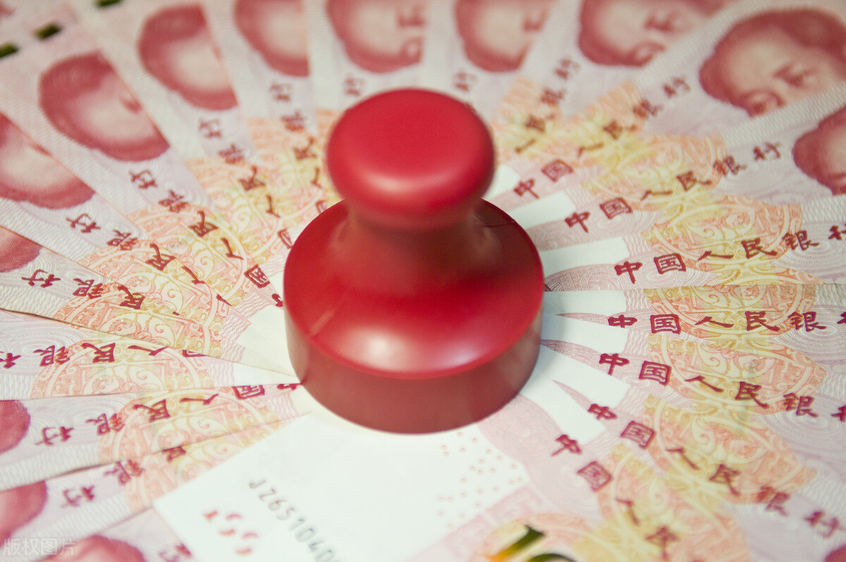 在银行取款要手续费吗,在银行取钱有限制金额吗