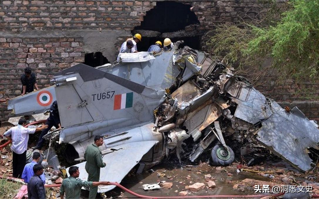 12亿美元买一架飞机，被外国轮着坑，印度是如何成为*火军**韭菜的？