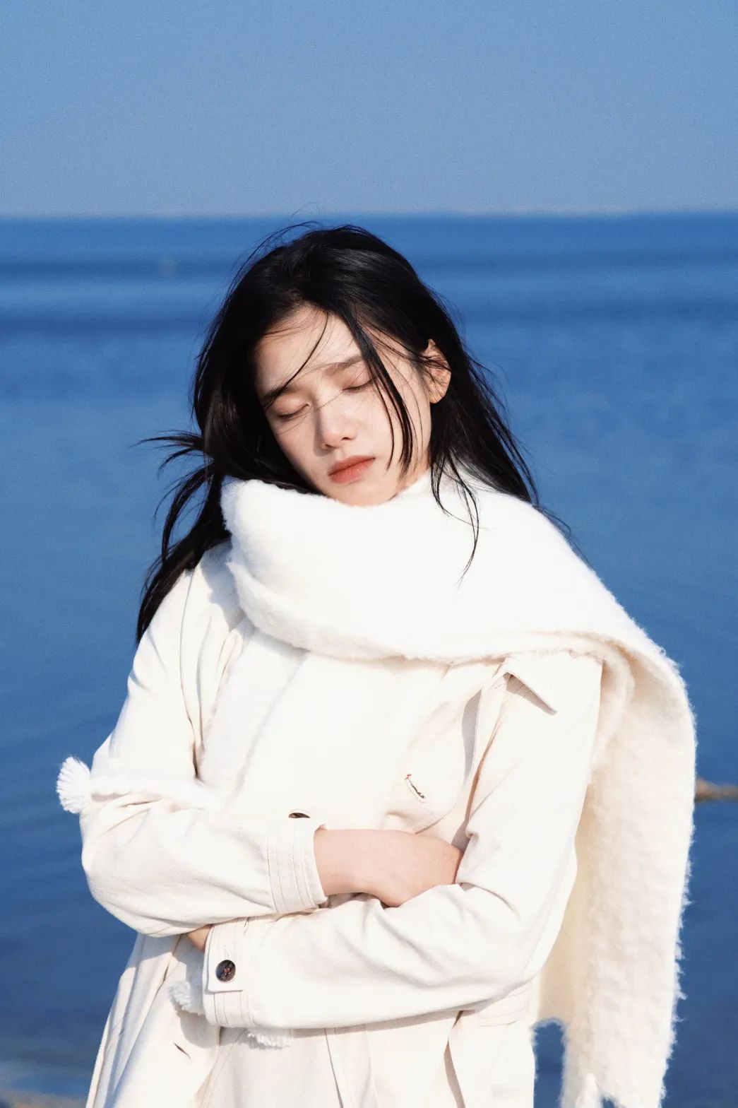 别再披头散发了教你一招秒变女神,今年别再披头散发了三款减龄发型