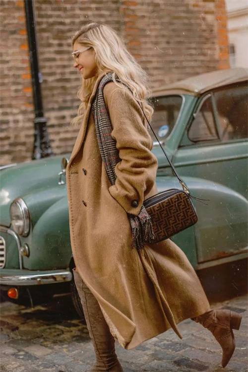 黑色大衣的配色技巧,咖啡色的大衣怎样配色