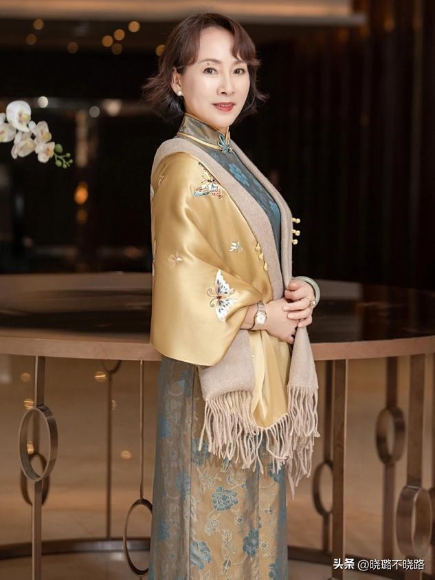 魅力女人就穿这一款旗袍裙,适合中年女性初秋大牌高贵旗袍裙