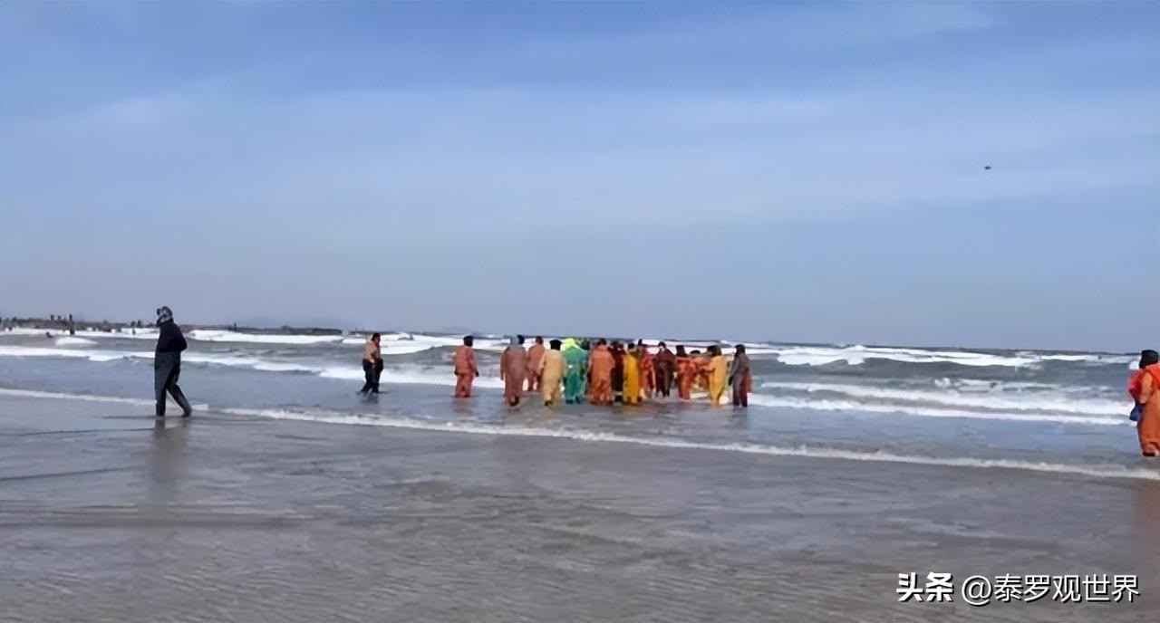 一天挖2000斤海肠？狂赚十几万？无视劝阻赶海，有人因此死亡