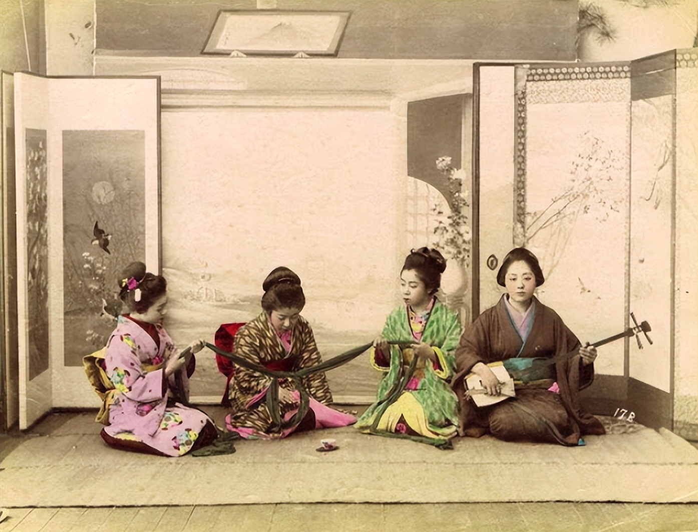 平安时期日本本土卧弹乐器和琴的使用与中国的七弦琴的辨析