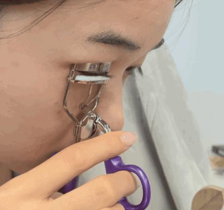 这女人一露脸,我就想为她花钱…