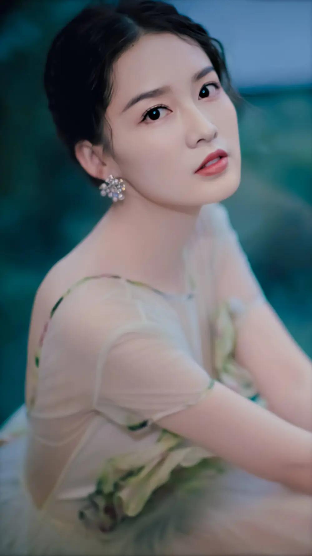 中国十大素颜美女明星排名杨紫,90后最年轻的女明星杨紫