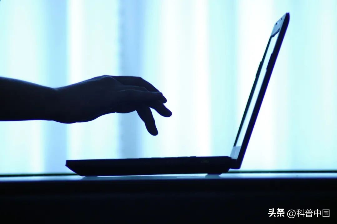 你可能已经在网上被“曝光”了！记住这9点，保护好自己和家人！