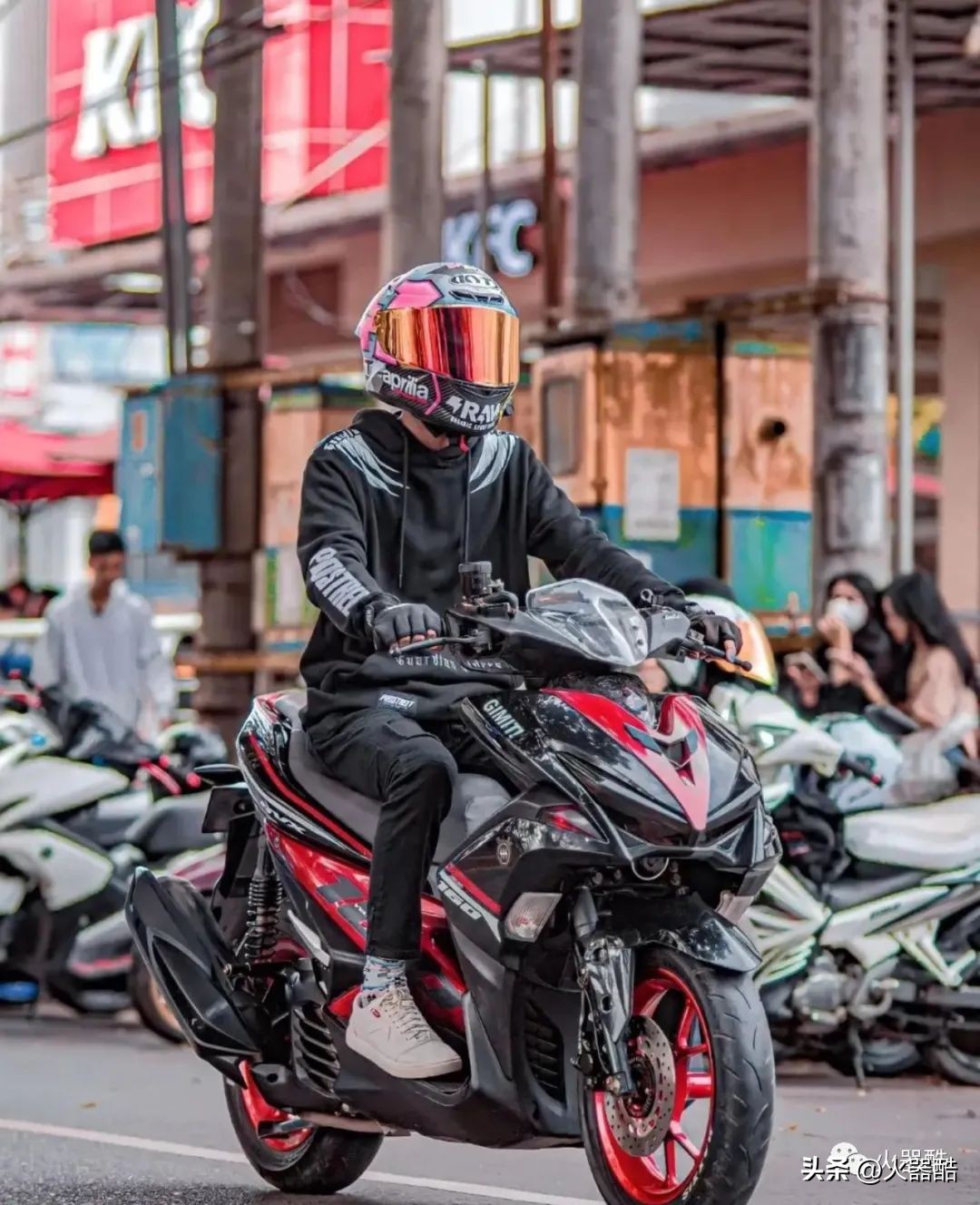 雅马哈nvx155帅气视频,aerox155与nvx155哪个好