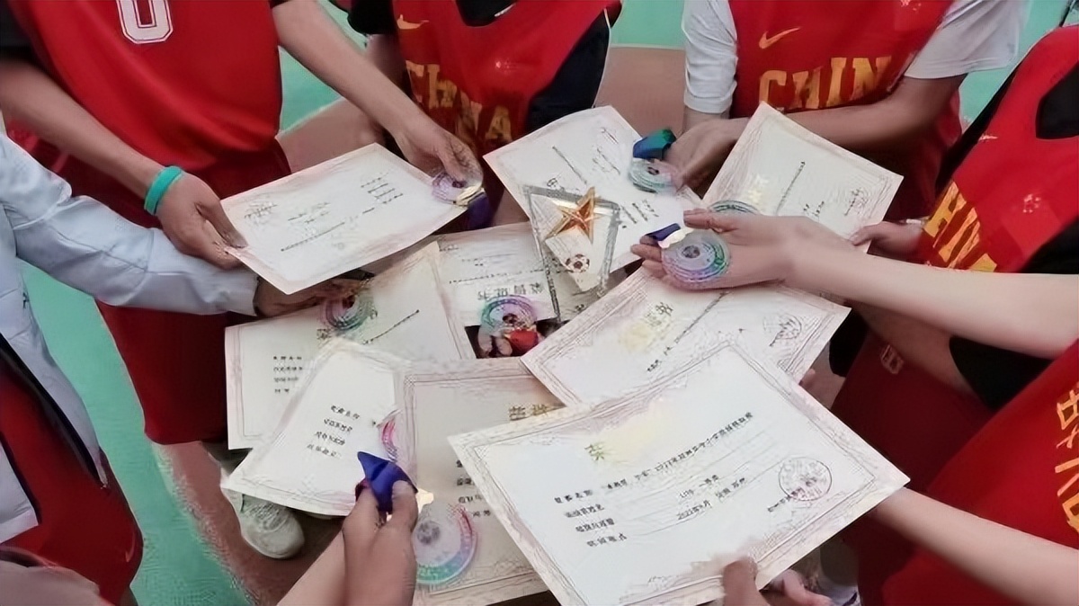 喜报我校喜获多项市级荣誉,喜报学校获殊荣