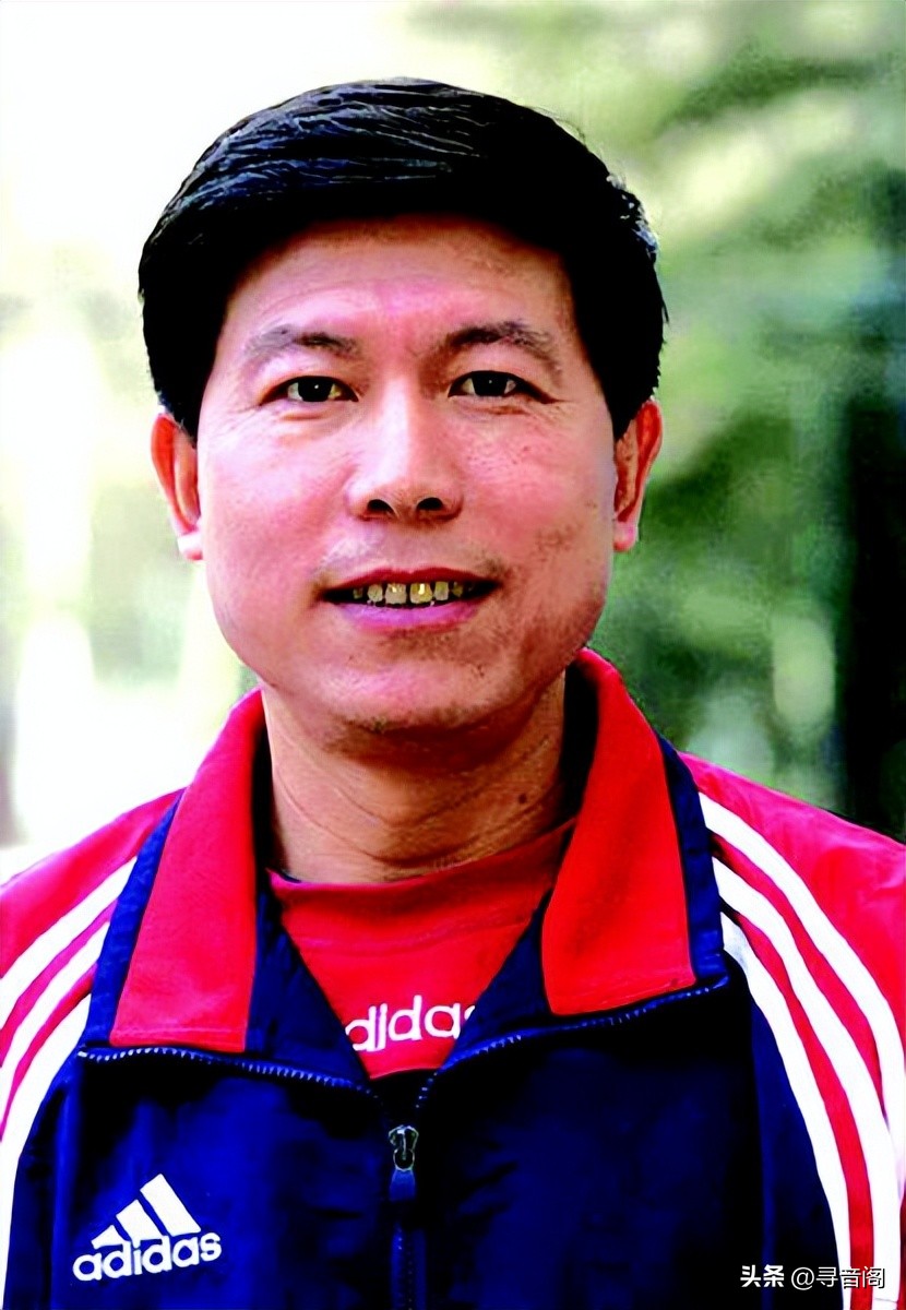 中国足球裁判问题,裁判再引争议中国足球