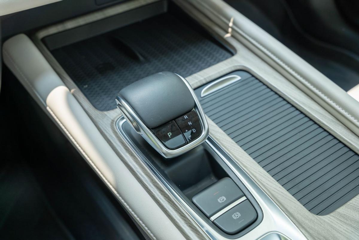 艾瑞泽8跟思域哪个更值得入手,买思域还是艾瑞泽8比较好