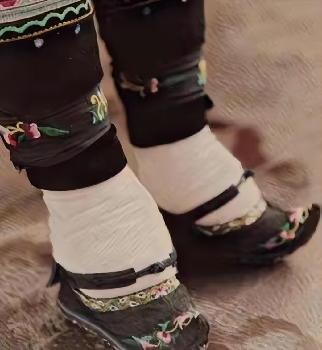 金莲小脚为什么这么美,三寸金莲的美感在哪