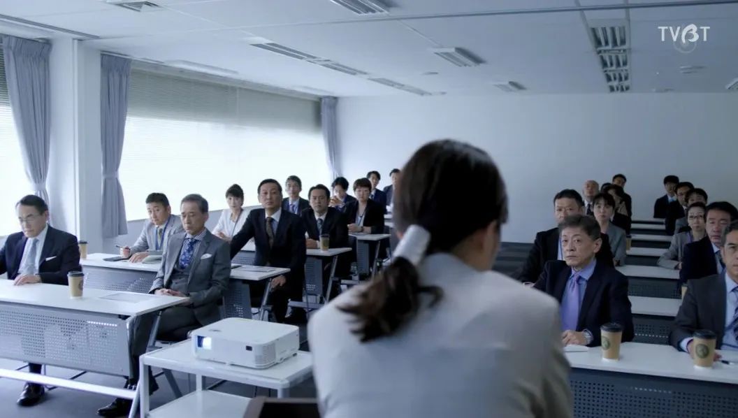 脑洞剧更新！富豪沦为宠物，美*上门女**服务？网友：做梦都不敢想