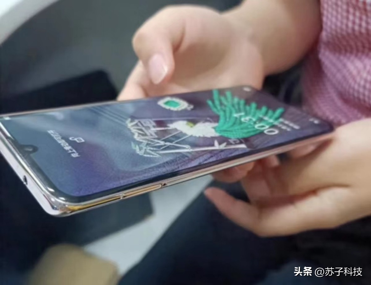 2k真oled曲面屏,6.8英寸双曲面屏一亿像素