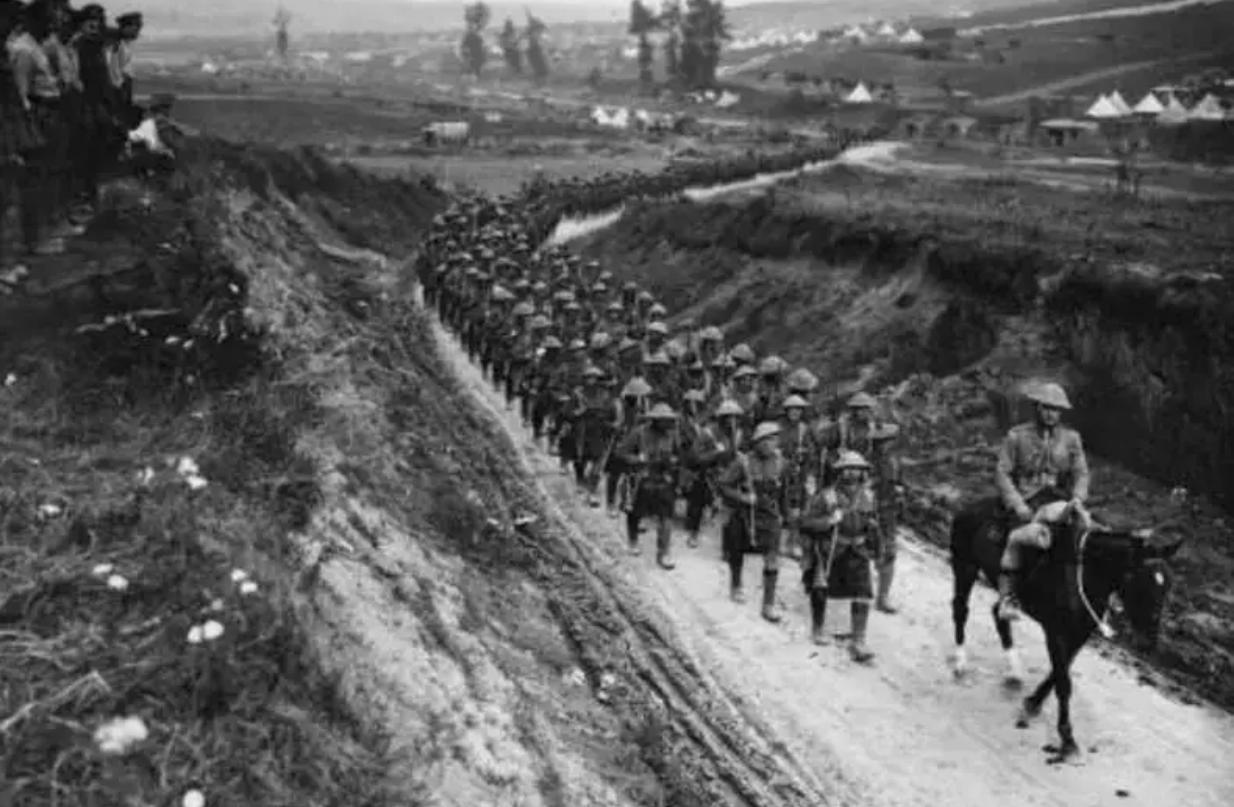 国军少校被俘后送去改造，大喊：告诉*长首**我是902，*云陈**亲自接见