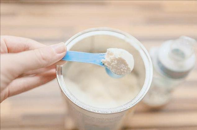 奶粉的成本真的有那么高吗,奶粉为什么那么贵一桶奶粉的利润