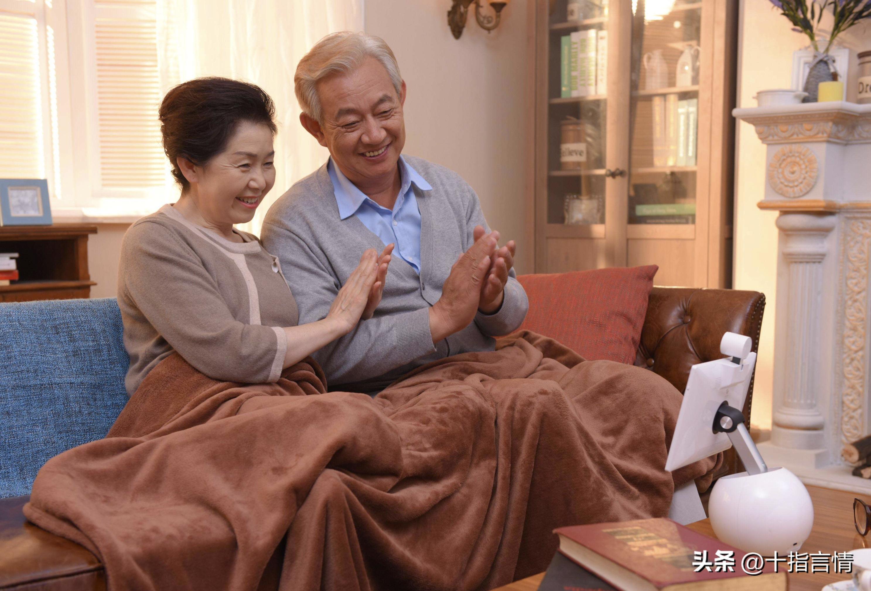 79岁老人自述住养老院不如请保姆,76岁老人自述请保姆伺候养老