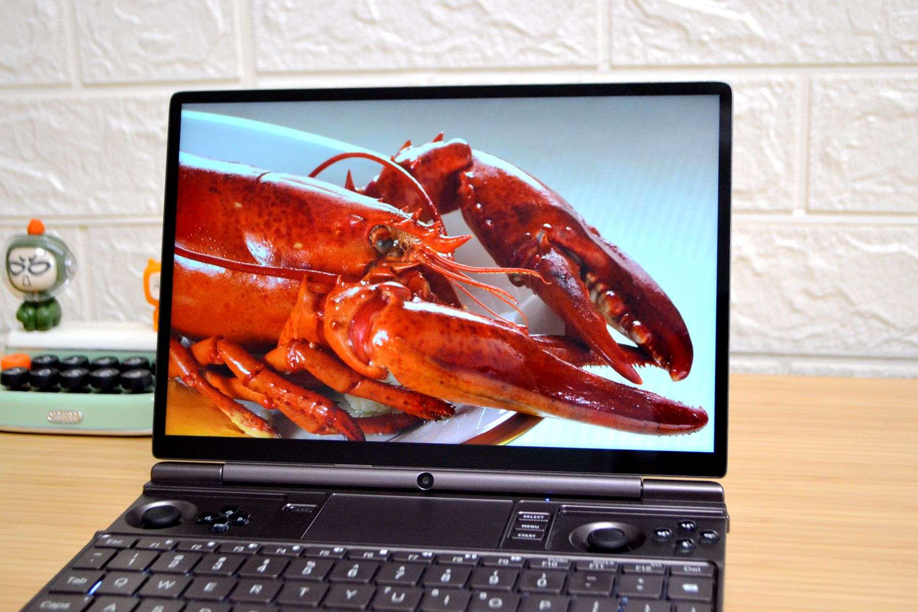 没有独显也能玩3A大作！AMD6800u加持的GPDWINMax2掌机到底有多强