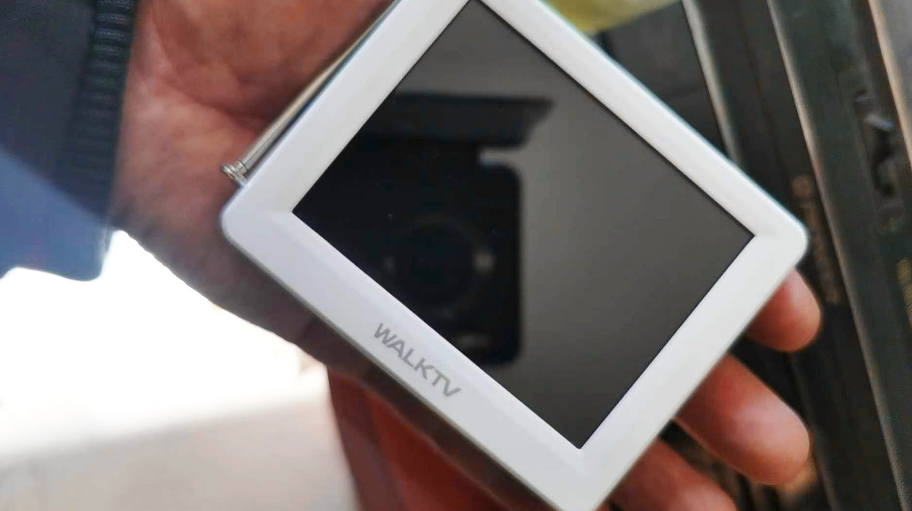 智能随身小电视,自带4g智能小电视