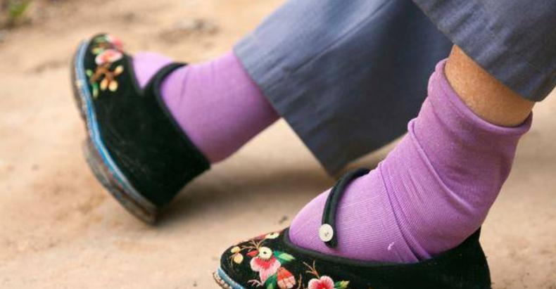 古人为什么追求小脚,小脚那么丑为什么古人喜欢