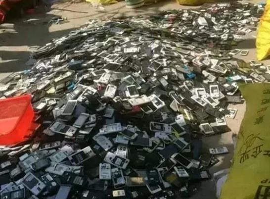 “中国电子第一街”上的流浪汉，曾建立起山寨机帝国的亿万富豪