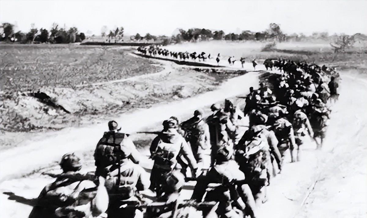 他是二号大汉奸，曾任代主席，枪决后妻子逃国外，儿子后来如何？