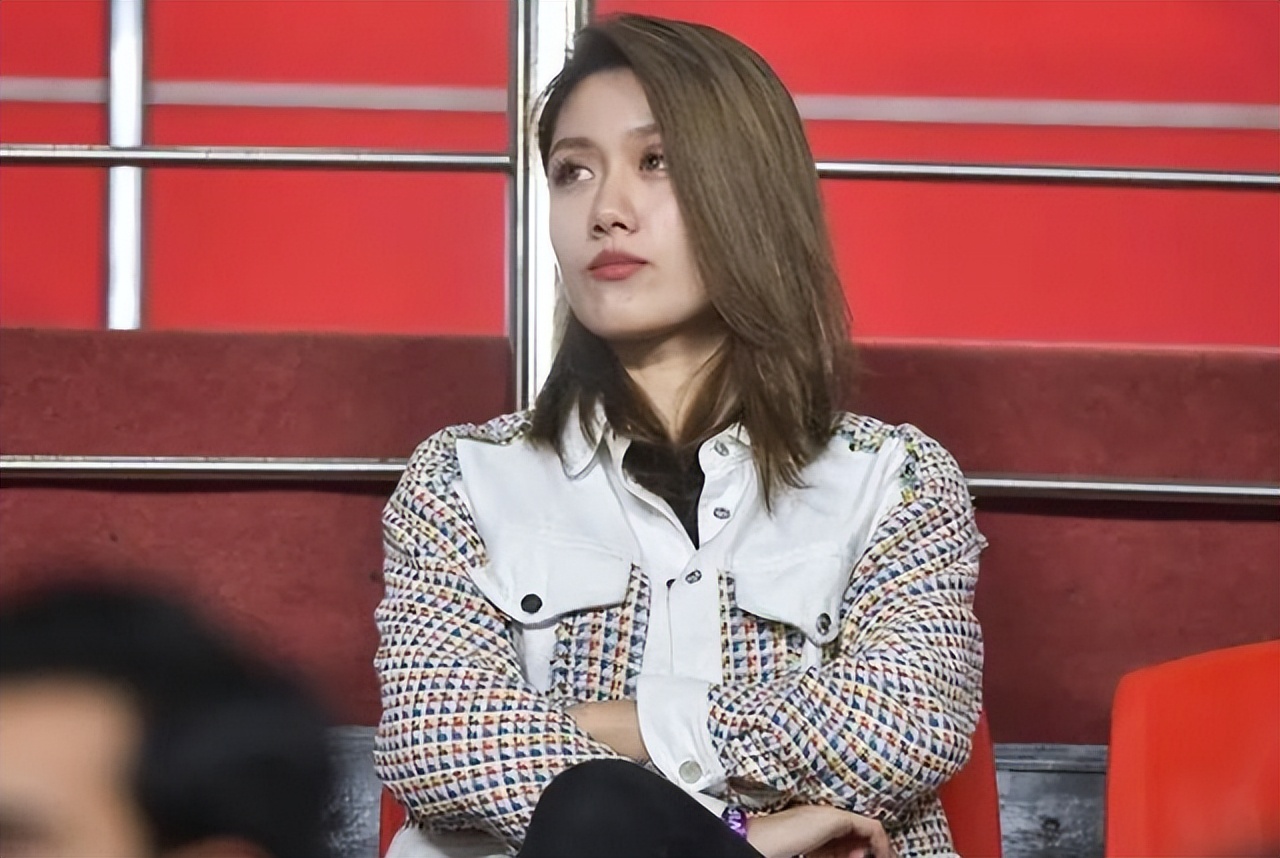 国足太太团斗艳美如画,国足太太团真实身材