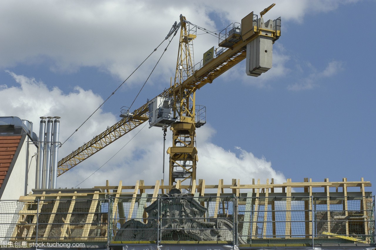 现在为什么工地上农民工找活难,工地招工难工人找活难应该怎么办