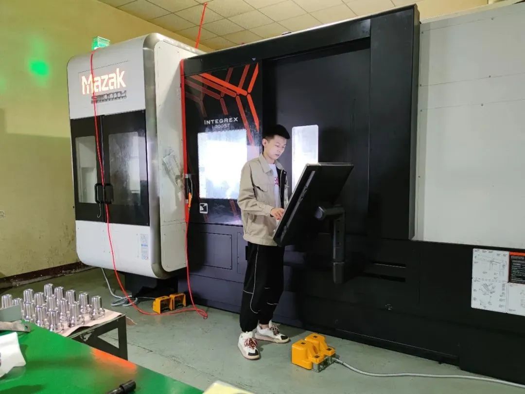 中考有点遗憾，成都这些学生毕业后获特斯拉等大厂青睐，月薪过万