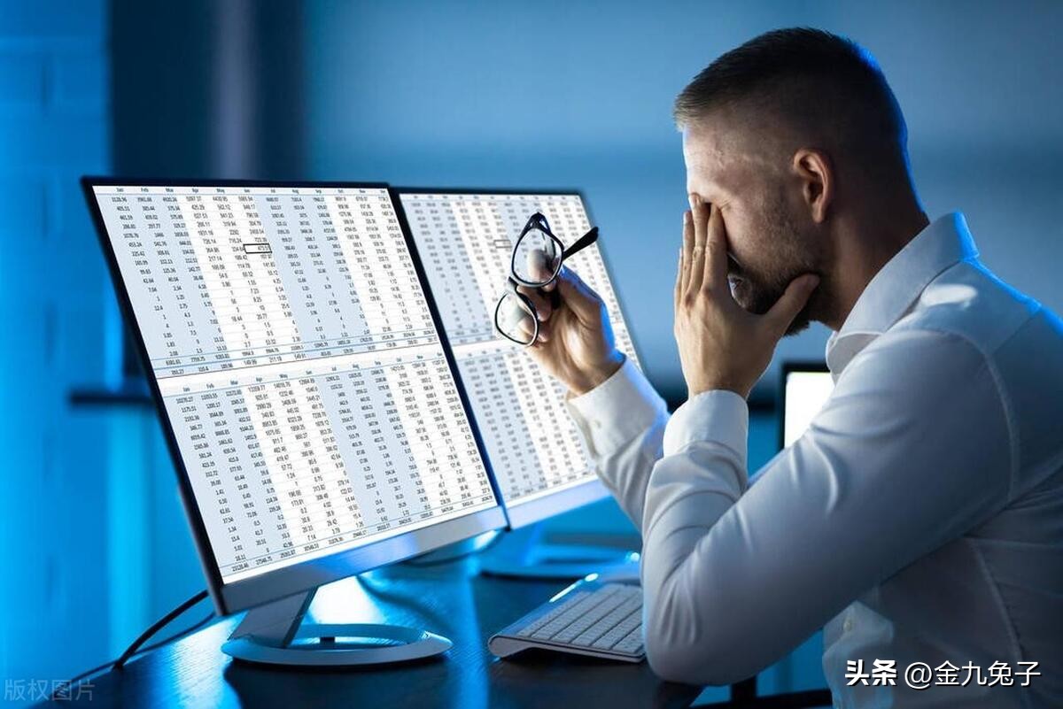 眼睛里进灰尘怎么弄出来,灰尘进眼睛怎么办