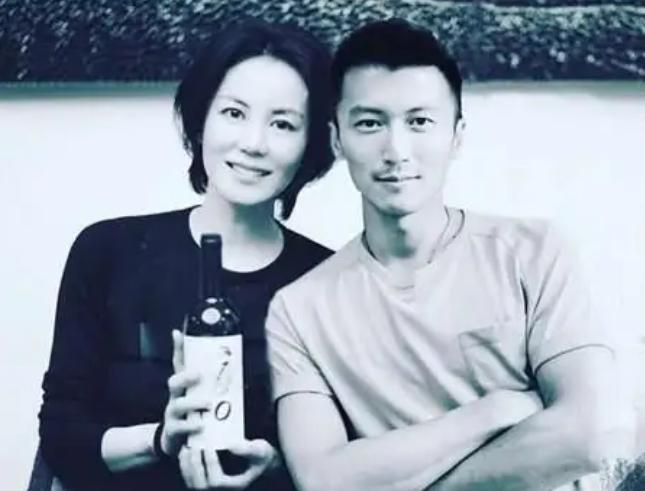 王菲52岁的素颜照片,51岁王菲近照曝光网友纷纷夸