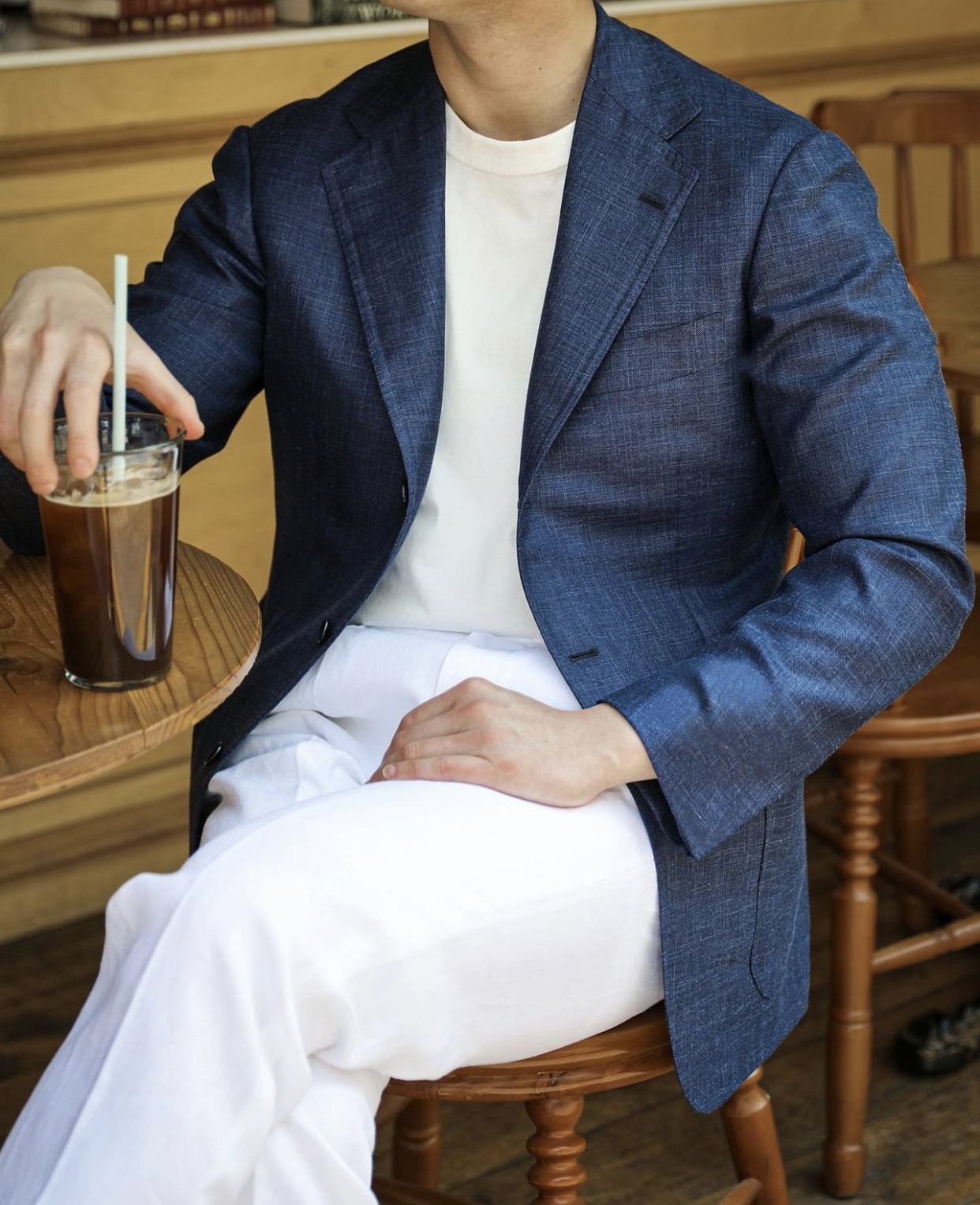 男士穿西装内搭穿什么,正装西装可以配t恤吗