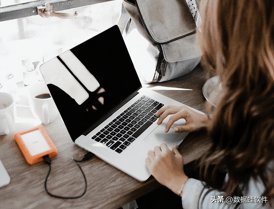 移动硬盘不亮了如何解决,移动硬盘不显示怎么恢复