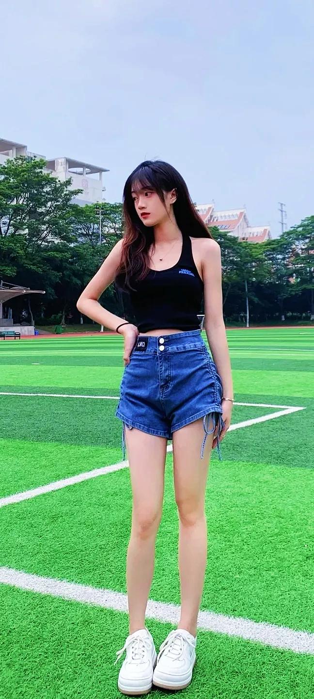 绿茵场壁纸,绿茵足球场高清壁纸