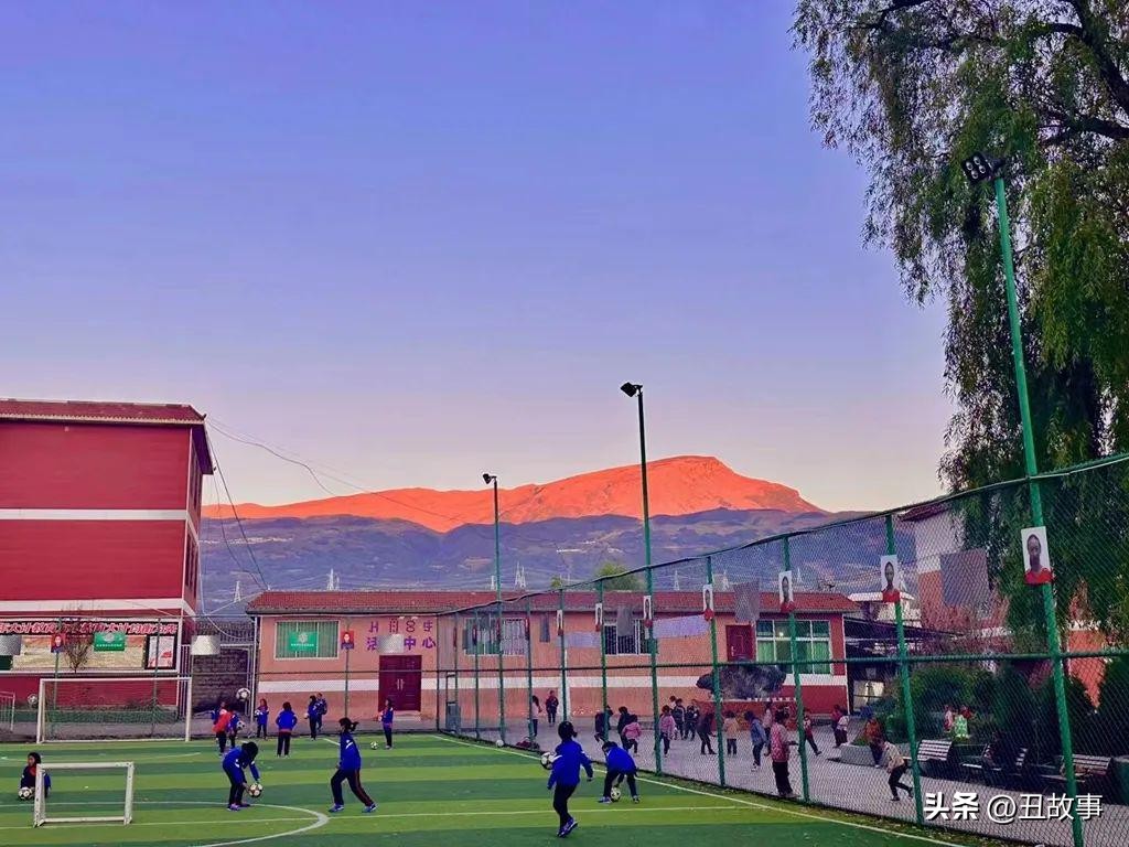 大凉山少年足球队,大凉山彝族足球少年