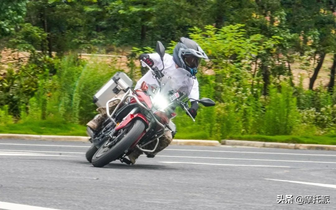 对比评测cb500x,ds525x对比本田cb400x