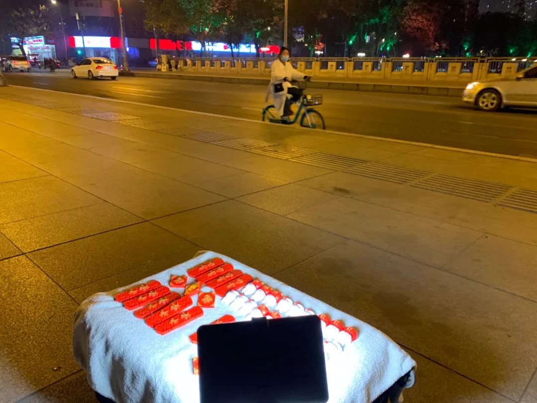 年轻人辞去大厂的工作去摆地摊 (离职去摆摊怎么样)