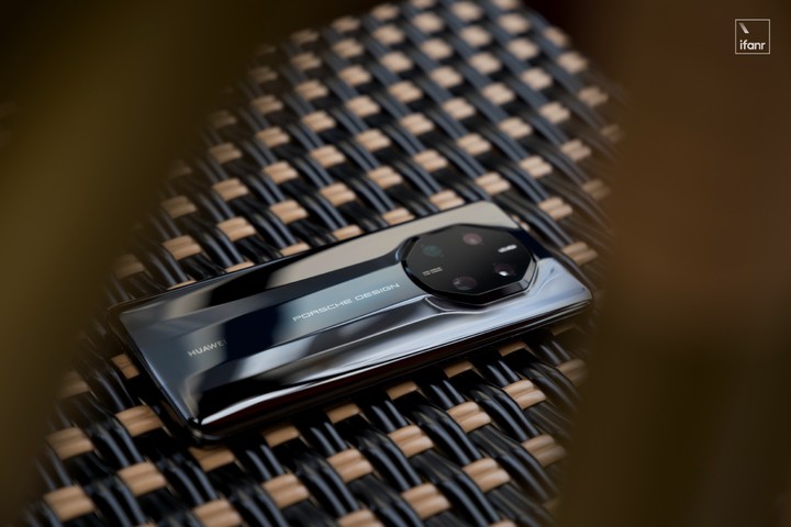 华为Mate50RS保时捷设计体验：生而峥嵘的「少数产品」