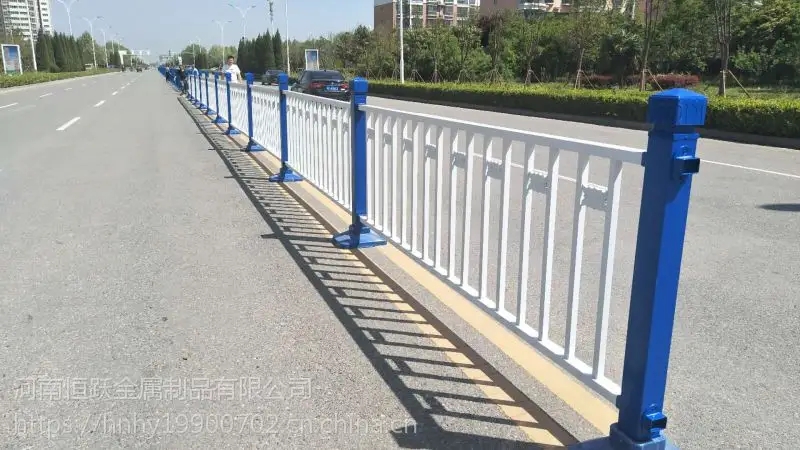 马路上的护栏真的好吗,道路路边防护栏有几种