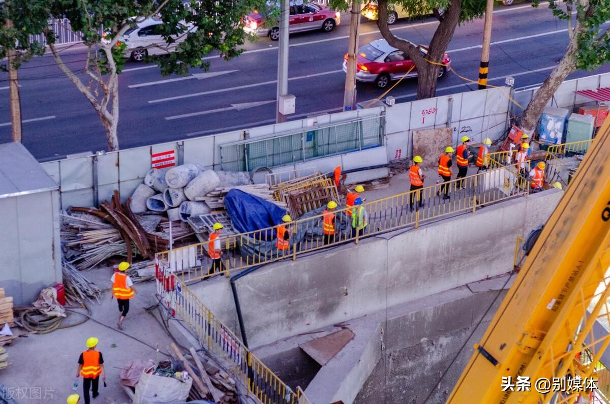 危机来临！8600万农民工“裸老”，他们的困境将给社会带来什么？