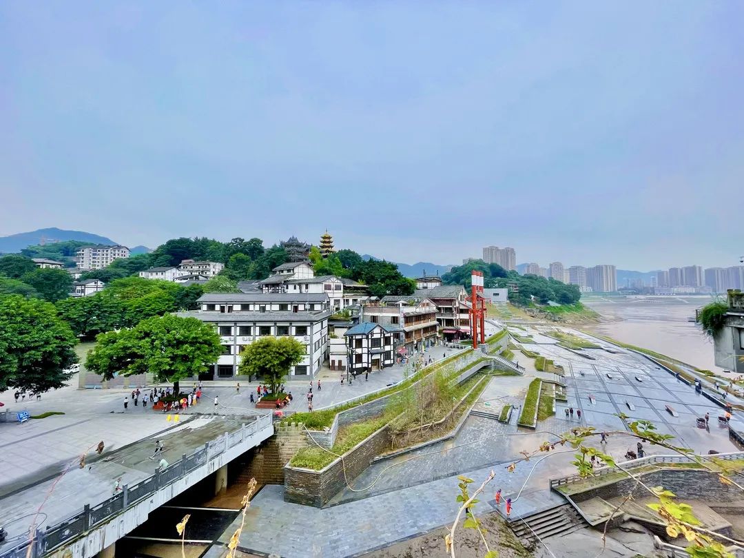 踩细沙、捧江水…来滨江公园邂逅浪漫