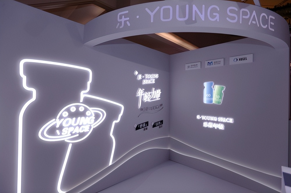 就“耀”年轻【乐Youngspace】年轻渼学空间现身时尚芭莎快闪店
