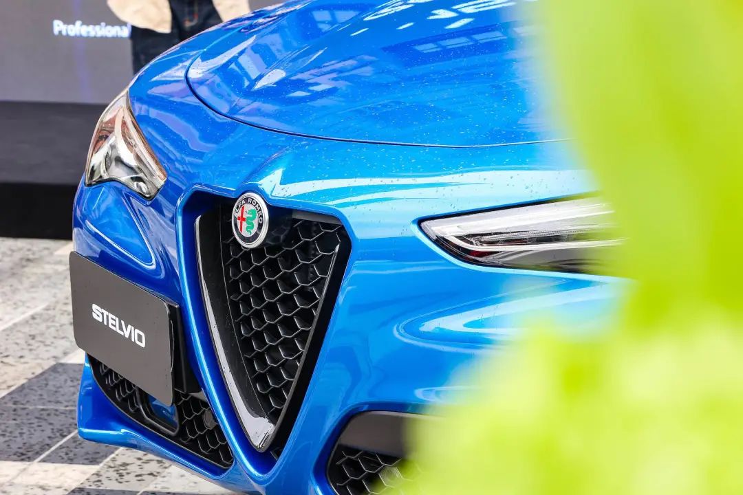 阿尔法罗密欧走街视频,阿尔法罗密欧高速冲坡